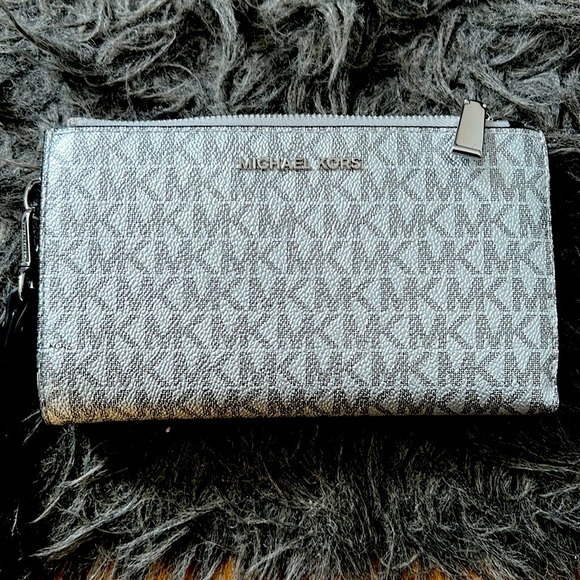 Michael Kors Wallet Wristlet - Picture 1 of 2
